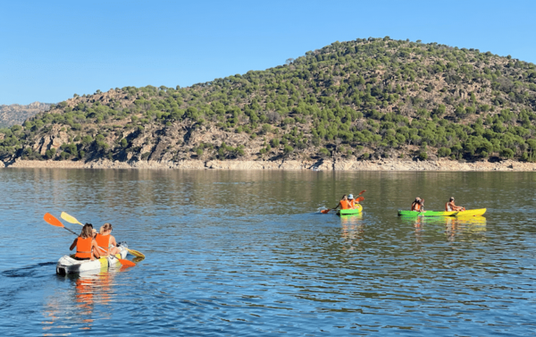 Kayaking in Madrid with Dreampeaks. Water sports in Madrid