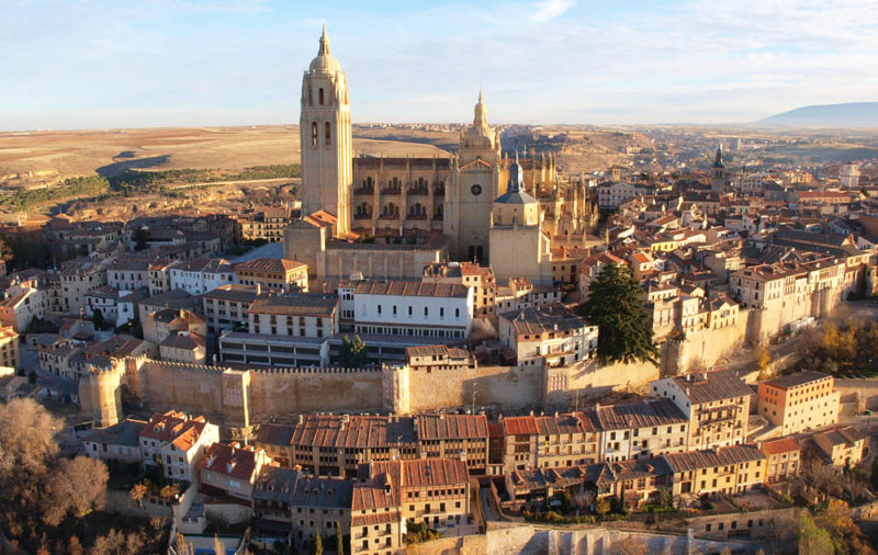Segovia Day Trip. Hike & Visit Segovia with Dreampeaks.