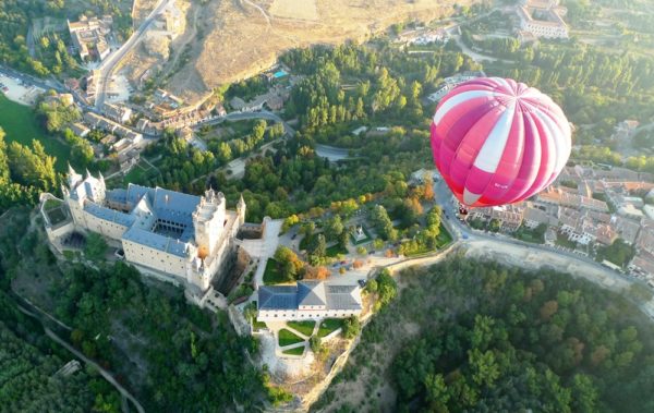 Balloon Flight in Segovia. Balloon Rides in Spain with Dreampeaks