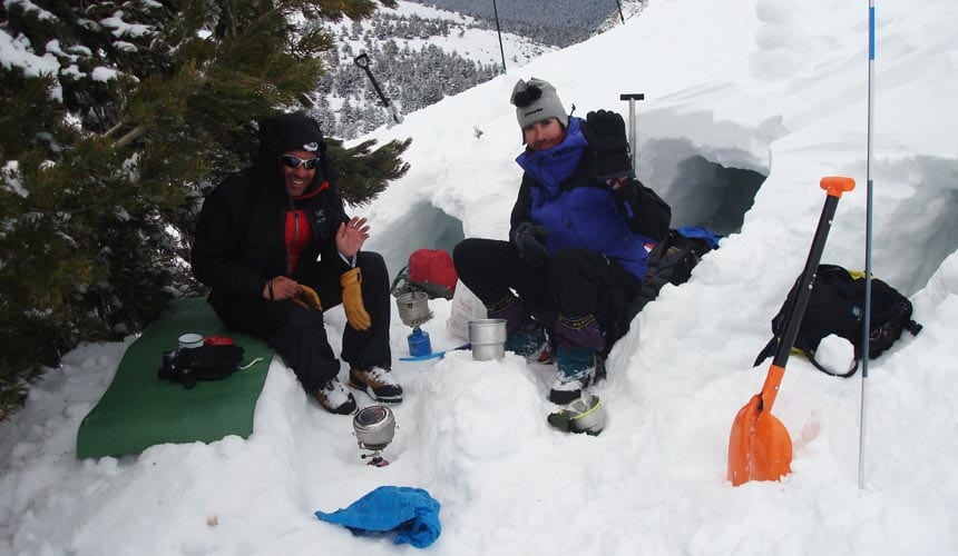 Build an Igloo. Winter Hike in Madrid. Snowshoeing in Madrid with Dreampeaks