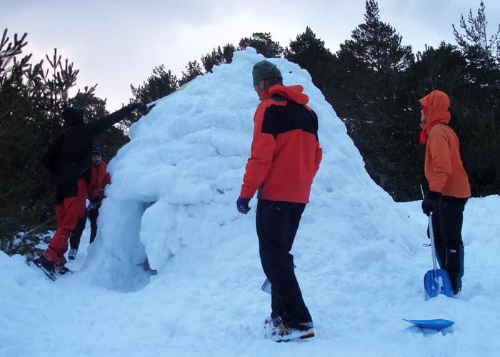 Build an Igloo. Winter Hike in Madrid. Snowshoeing in Madrid with Dreampeaks